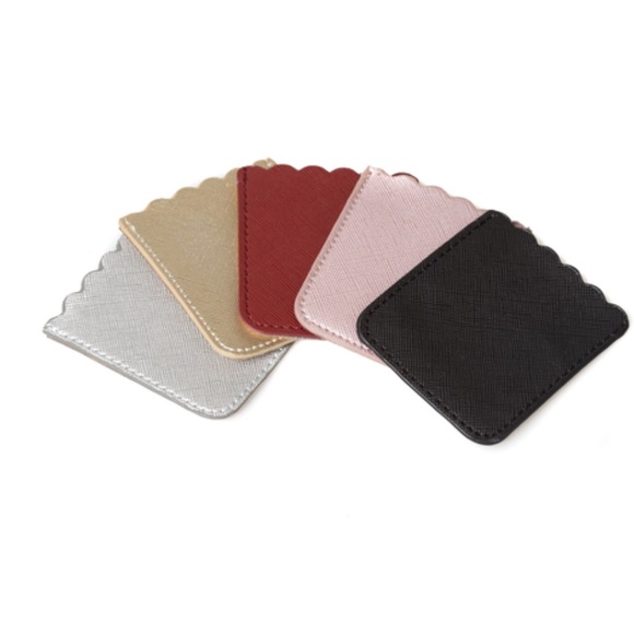 Gabba Goods Accessories - XSOLDX NIB Gabba Goods Scalloped Phone Pocket